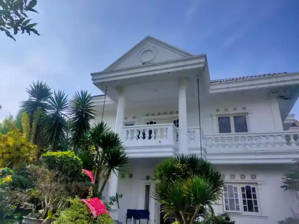 Villa Putih Ciwalen - Villa di Puncak